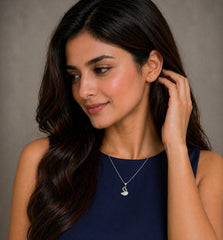 Elegant Silver Swan Pendant with Sparkling Gemstones